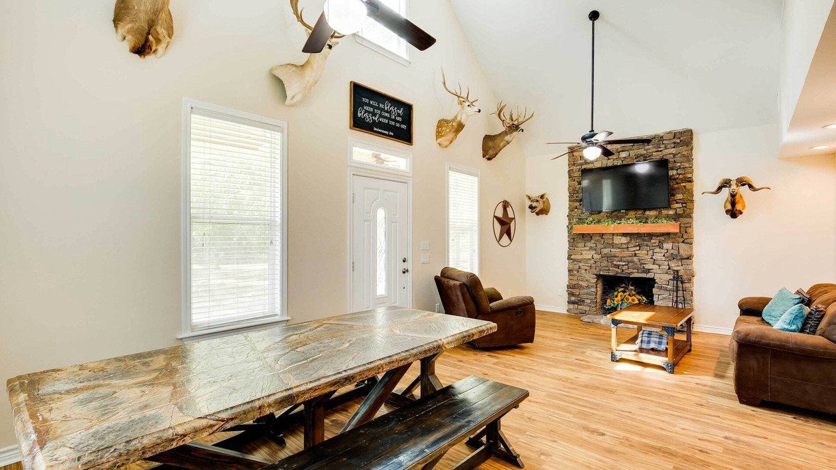 Emory Cabin | Lake Fork Vacation Rental with Fire Pit!