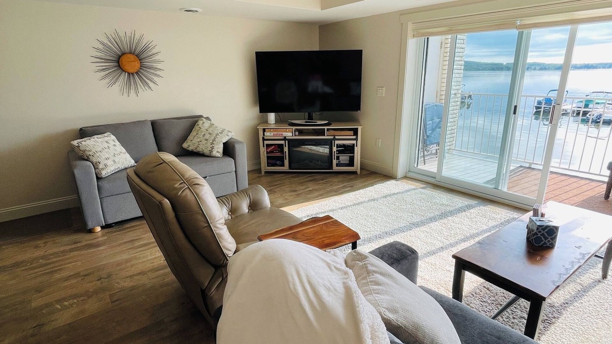 Conway Condo | Lake front 2-bedroom condo with beautiful sun rises views over Crooked lake.