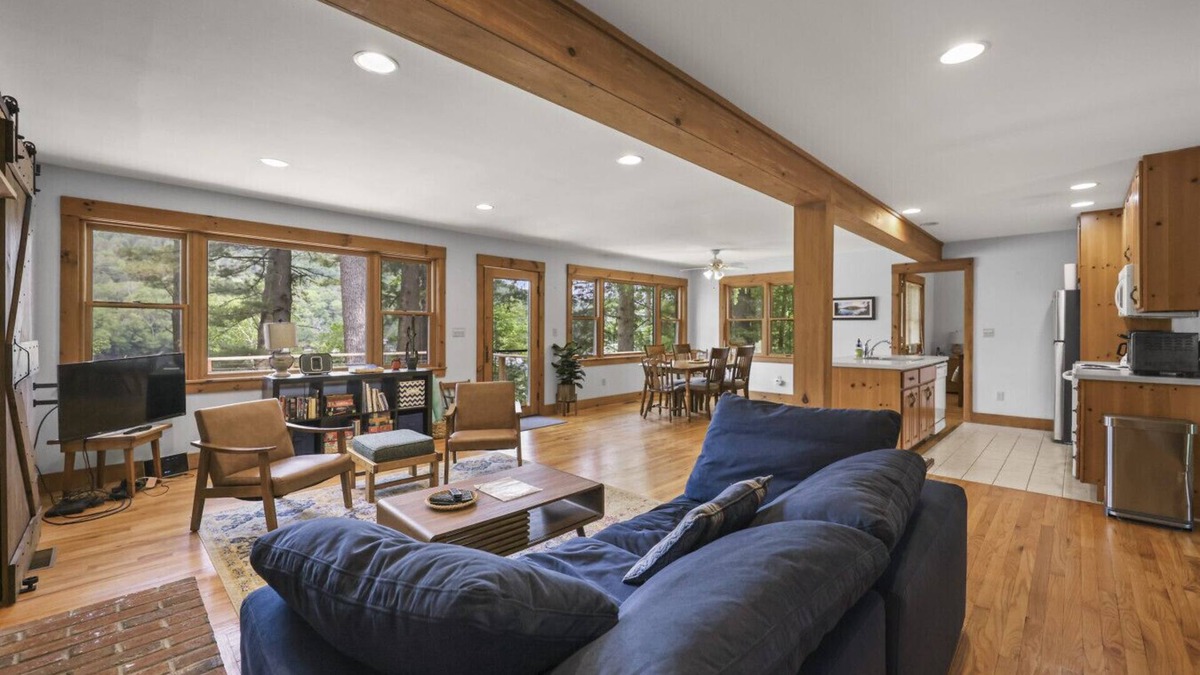 Monterey House | - Lake Front 4 Bdr w/Fast Internet! -