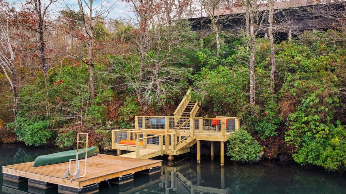 Mentone House | Lake Front & Access l Dock l Ping Pong