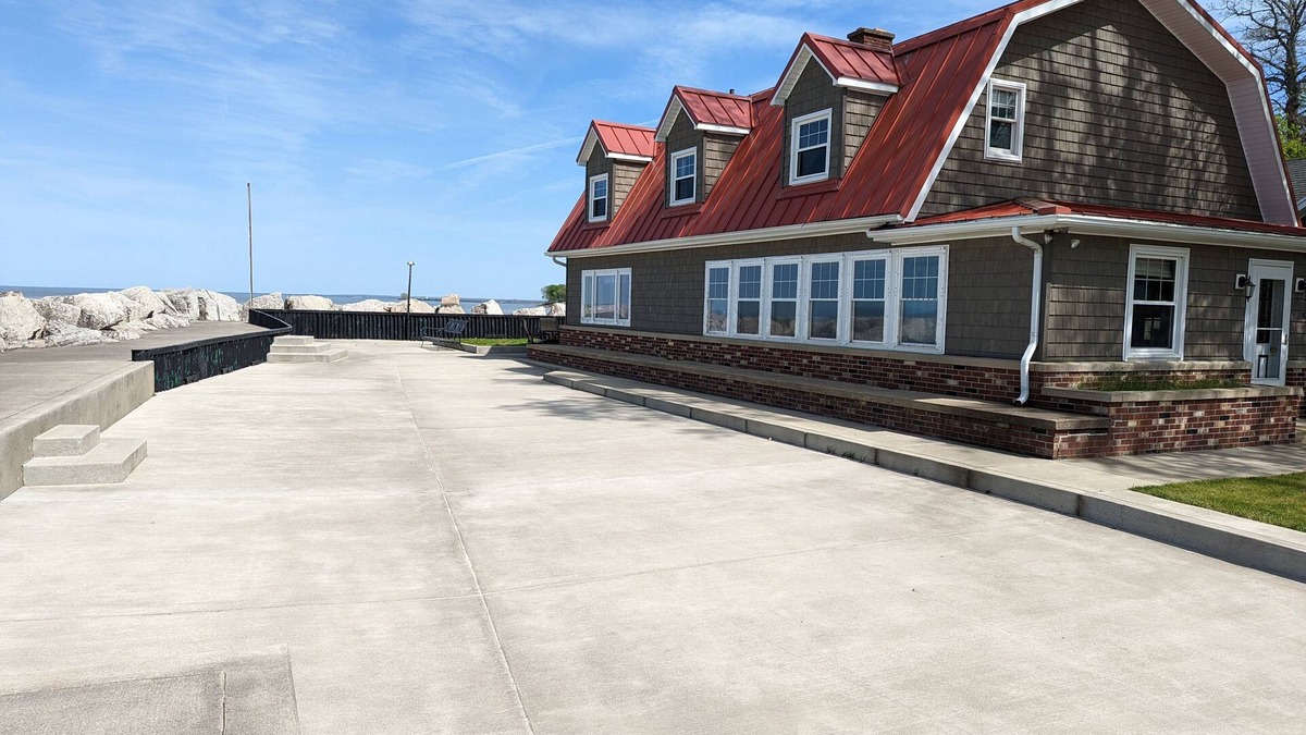 Huron House | Lake Front! Beach Access! Sunroom! Amazing Lake Views! New Listing! Cedar Point!