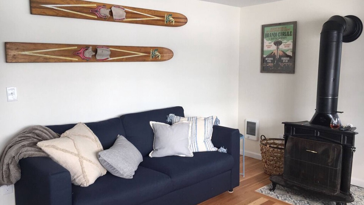 Newman Lake House | Lake Front Beach Cottage
