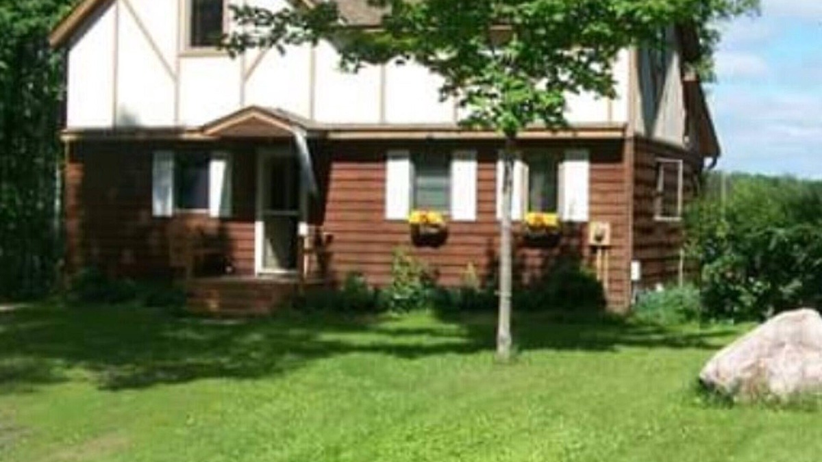 Audubon Cabin | Lake Front Big Yard Fishing Dock Paddle Boat AC Campfire Swimming Grill Deck