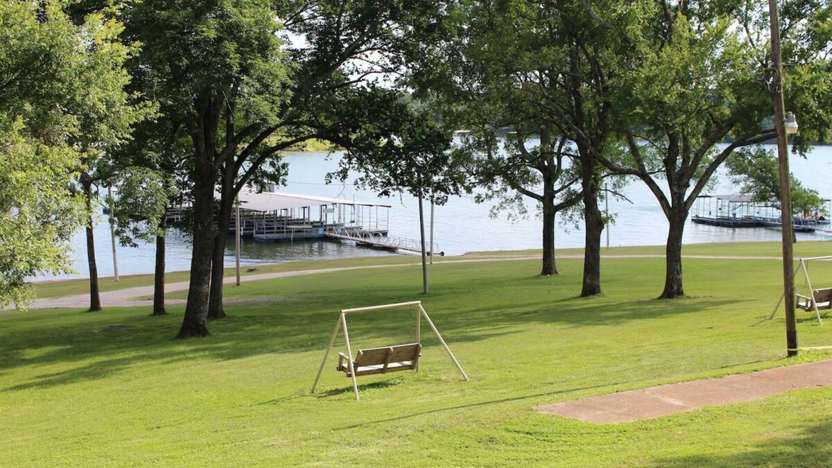 Branson West Cabin | Lake Front Cabin at Lazy Lee's Resort on Table Rock Lake