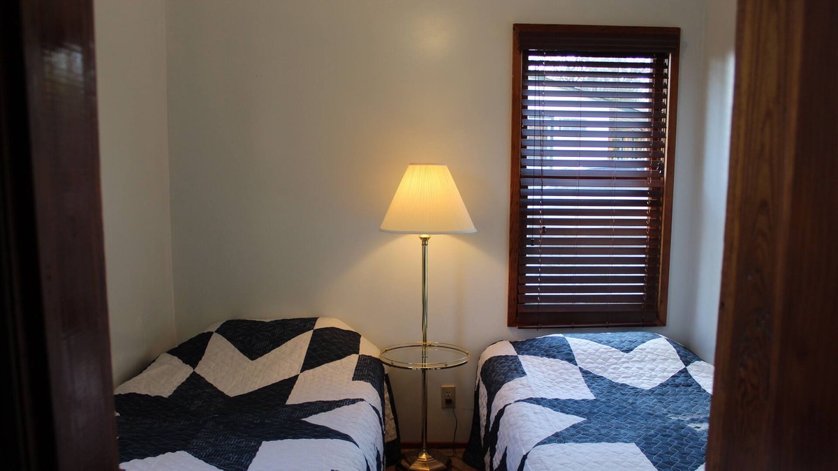 Oakland Resort | Lake front cabin on Bull Shoal Lake