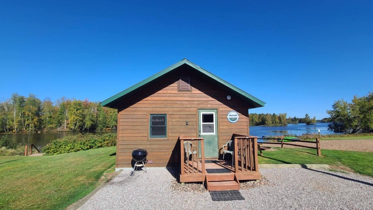 Phillips Cabin | Lake Front Cabin The Bear Den