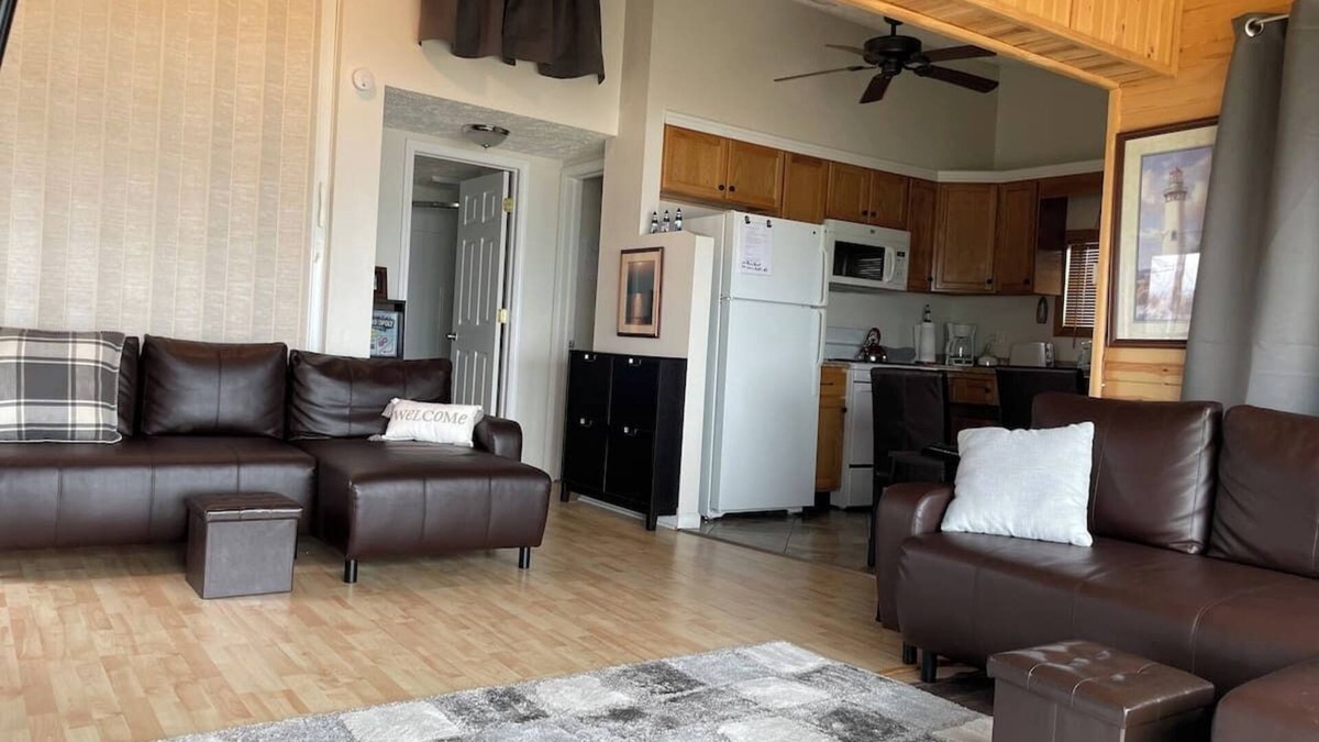 Houghton Lake Cabin | Lake Front Cabin with Amazing Views!