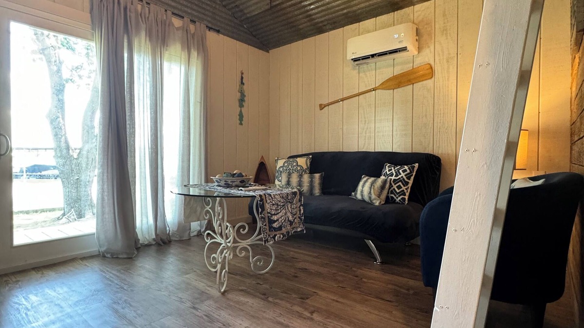Quinlan Cabin | Lake Front Cabin with Marina Access