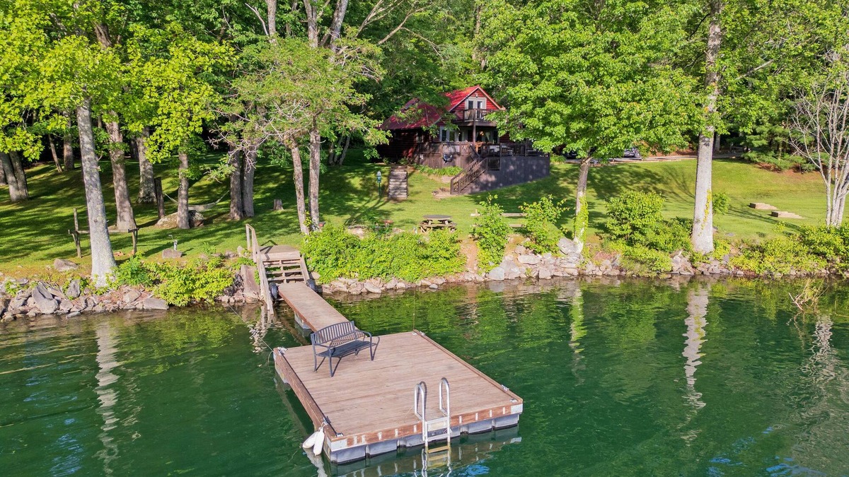 Topton Cabin | Lake Front Cabin with Private Dock, Hot tub and Fire Pit