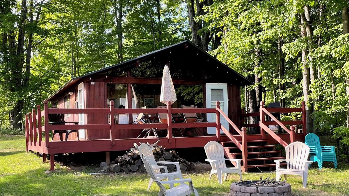 Mayfield Cabin | Lake Front Cabin with Sandy Beach