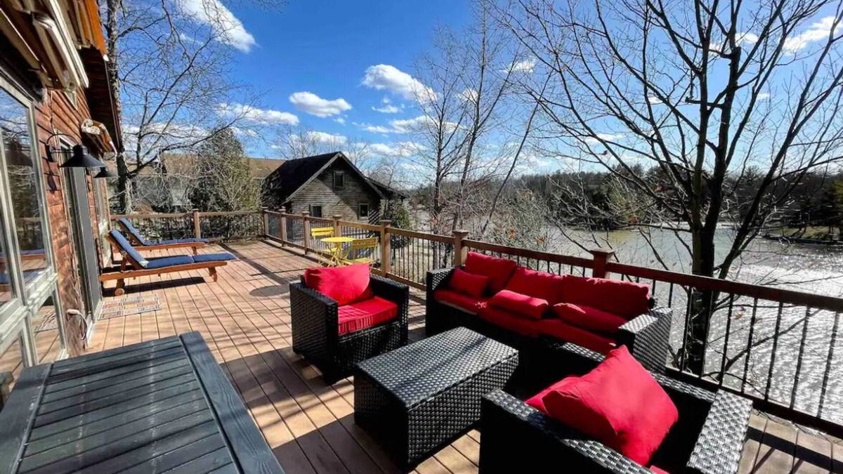Athens Ski Chalet | Lake front Chalet in Catskill, close to ski slopes with Sauna-Game room.