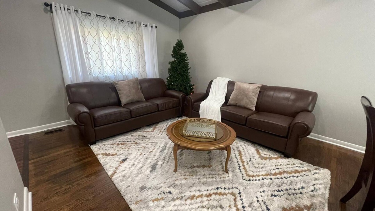 Lombard House | Lake Front, cheerful, Cozy, Modern Home