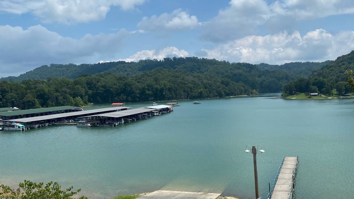 Andersonville Condo | Lake Front Condo @ Waterside Marina. Seasonal Pool, Hot Tub, Club house discount