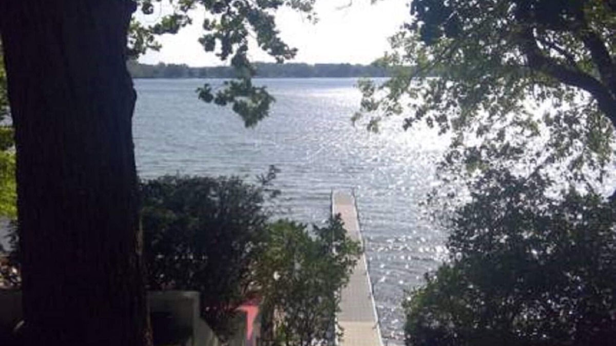 Coldwater House | LAKE FRONT COTTAGE ON IYOPAWA ISLAND GOLF COURSE