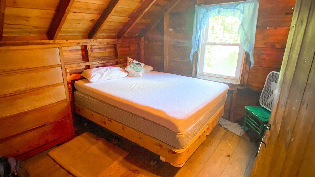 Windham Cottage | Lake Front Cottage with Private Sandy Beach & Beautiful Sunsets