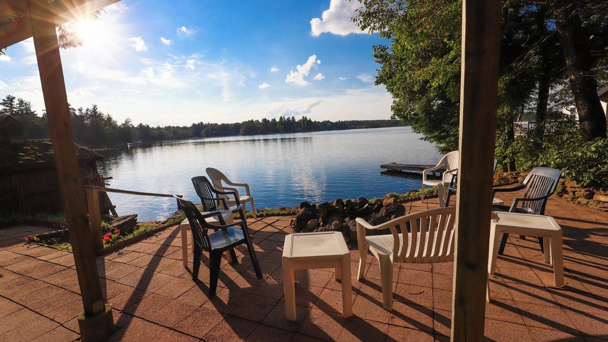 Ashburnham House | LAKE FRONT: Cozy 4-bedroom lake CAMP with WiFi and an outdoor firepit!