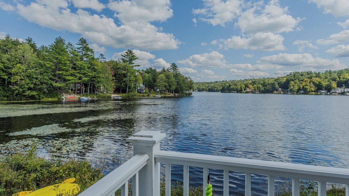 Acworth House | Lake Front Family Friendly Escape
