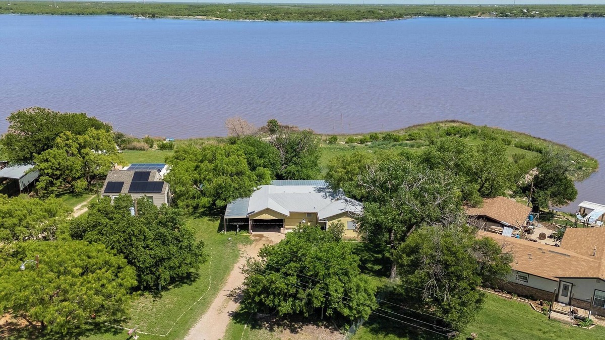 Abilene House | Lake Front Getaway on Lake Ft Phantom