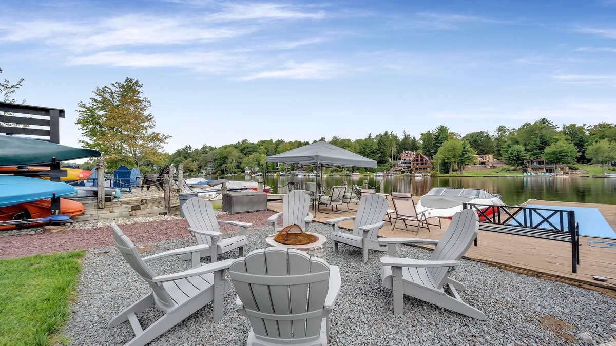 Lake Harmony House | Lake Front! "Great Lake Escape" Dock w/Hot Tub, Fire Pit, Pool Table, Foosball & Shuffleboard