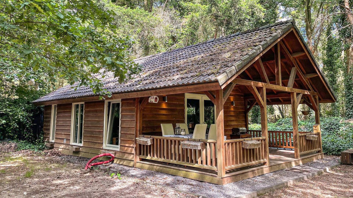 Heiakker House | Lake front home in Grathem with kitchen