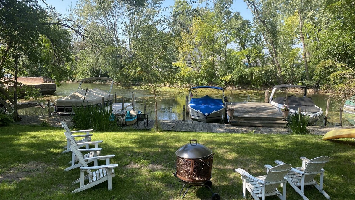 Shorewood House | Lake front Home in the heart of Excelsior! Pets ok. Short 10 min walk into town