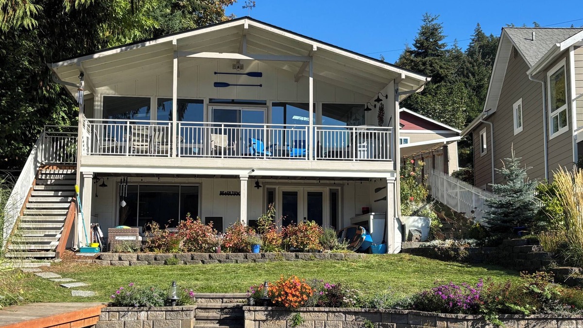 Olympia House | Lake Front Home on Beautiful Summit Lake ☀️