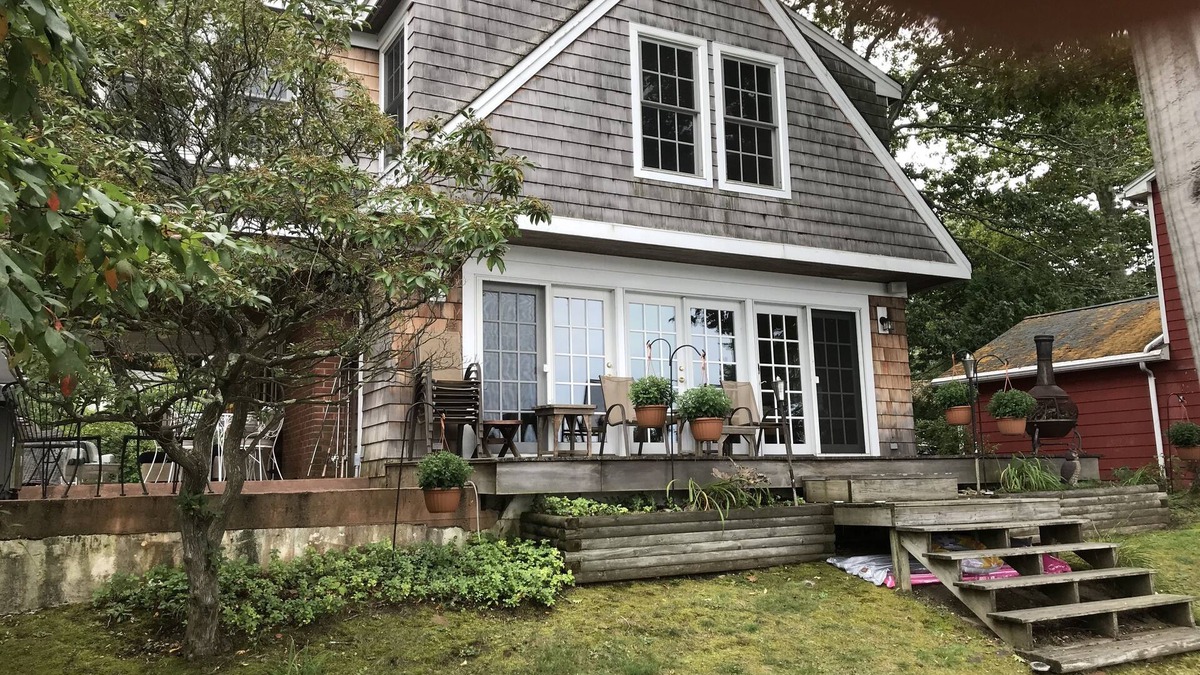 Lake Pocotopaug House | Lake Front Home on the water