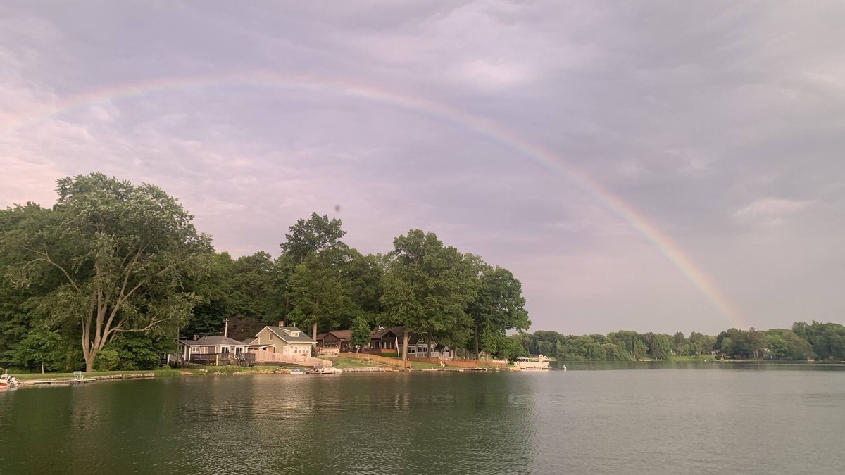 Paw Paw House | Lake Front House in Southwest Michigan-PONTOON AVAILABLE!