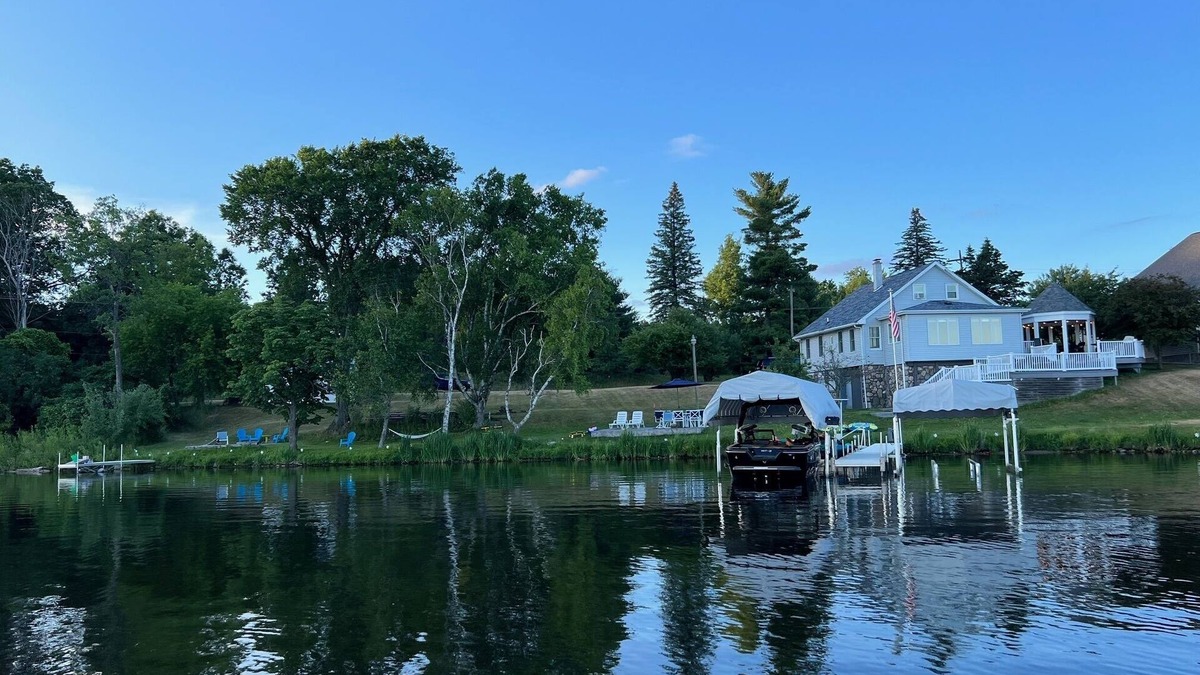 Mecosta House | Lake Front House on Tri-Lakes, championship golf, kayaks, paddle boards, pontoon