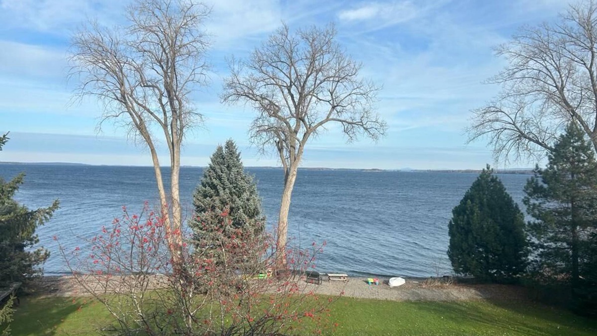 Plattsburgh Cottage | Lake front house on Lake Champlain