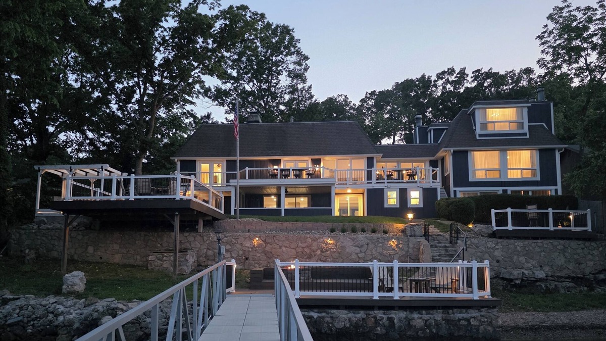 Linn Creek House | Lake Front House ~ Private Dock/Hot Tub/Game Room/Beach
