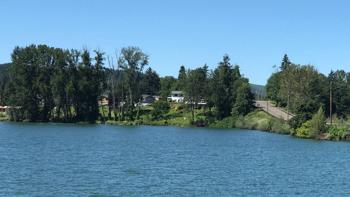Lowell House | Lake Front - incredible views of Dexter Lake and only 22 minutes to U of O!