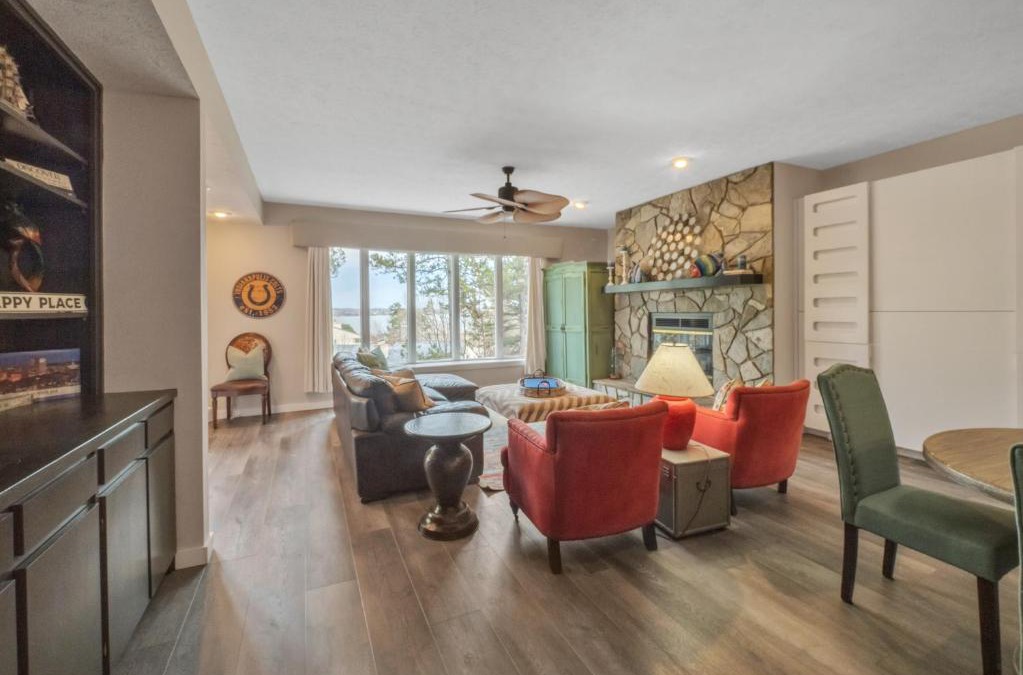 Salem Apartment | Lake front Keowee Condo with Balcony & Resort Amenities! 20 min to Clemson condo