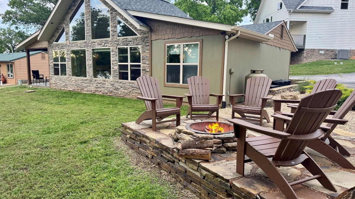 Shell Knob House | Lake Front/Lake View! Pool, Fire Pit at No Bad Days Cabin on Table Rock Lake