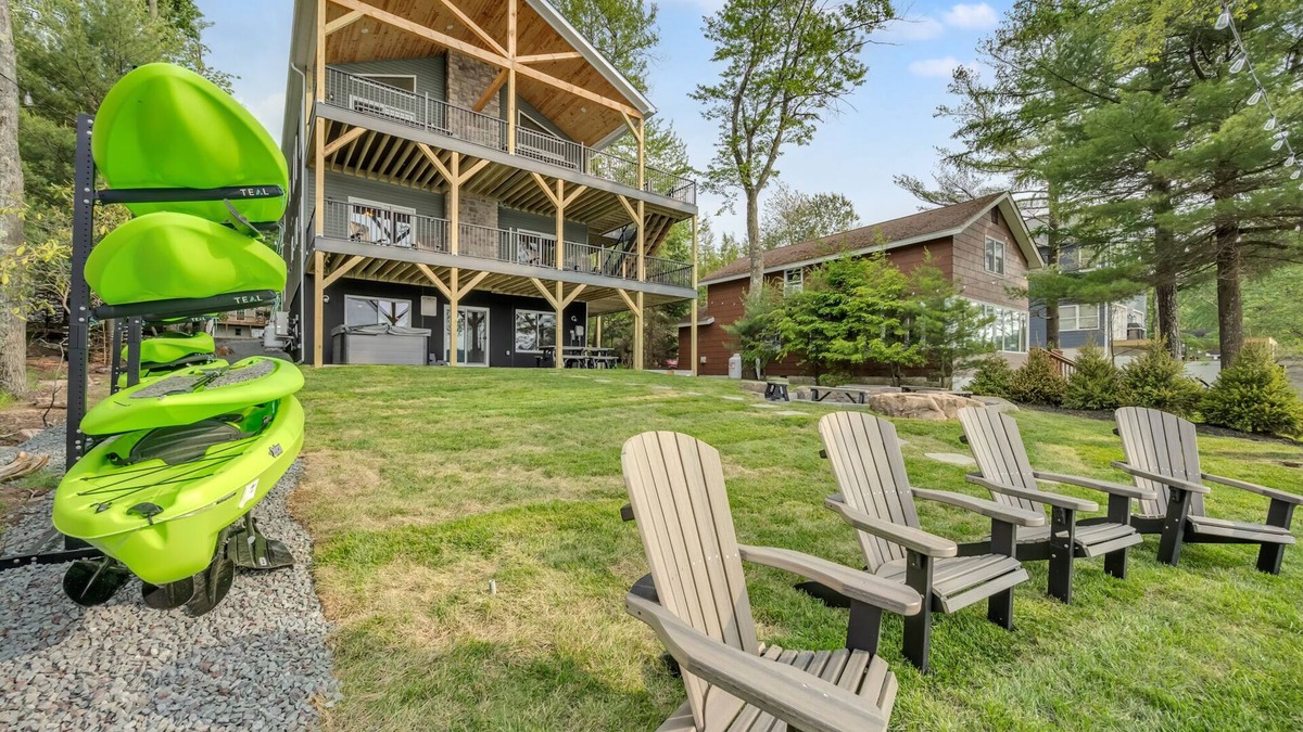 Lake Harmony House | "Lake Front Livin" Beautiful Lake Front View, Private Beach, Dock, Firepit, Game Room, Kayak/Canoe