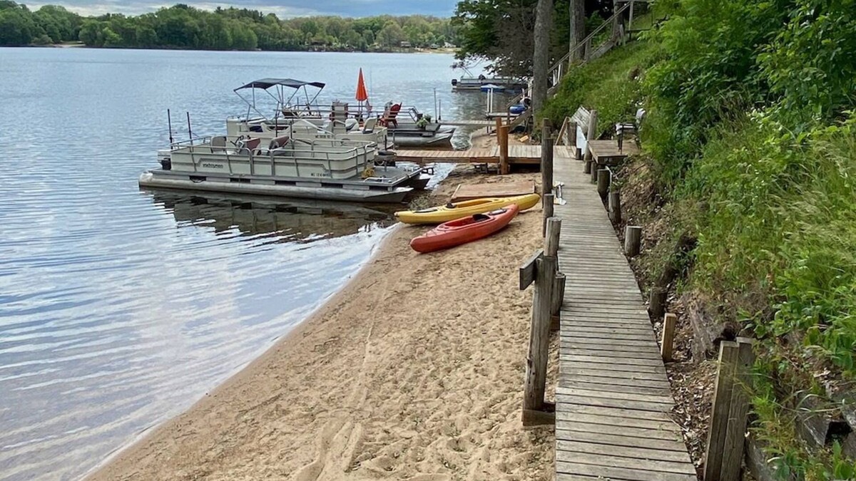 White Cloud Apartment | Lake-front lodging- Fisherman's Cove at the Blue Heron Retreat