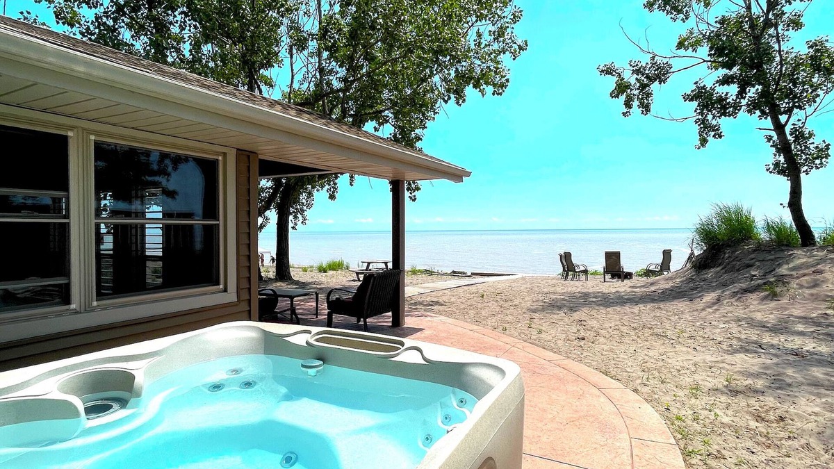 Long Point Cottage | Lake Front Lucky Seven Cottage