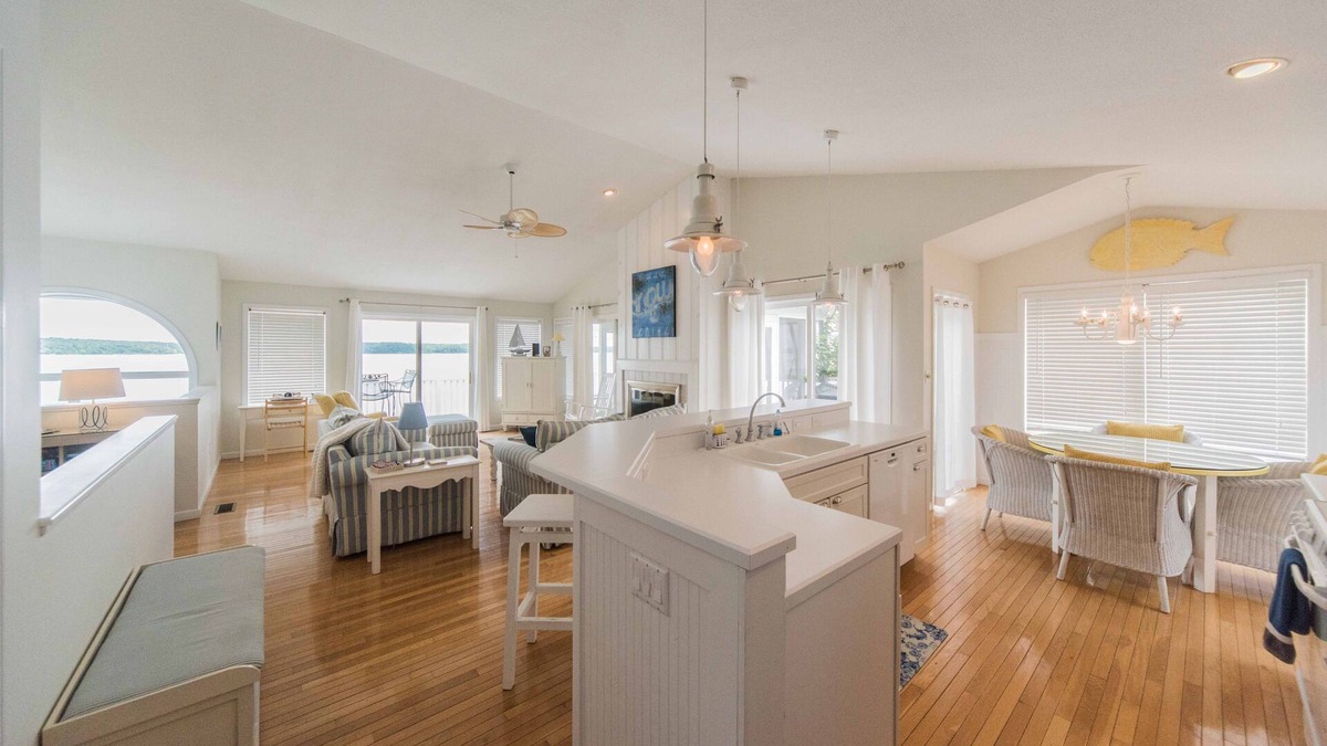 Gilbertsville House | Lake-front Luxury 5bdrm on Kentucky Lake - JZ Vacation Rentals