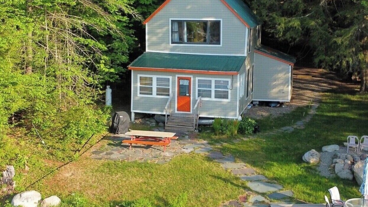 Gloversville House | LAKE FRONT MAGIC. A Secluded cottage in the Adirondack Park on MOUNTAIN LAKE
