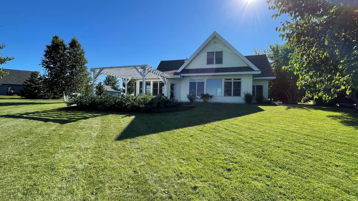 Lowry House | LAKE FRONT OASIS in SPACIOUS 5-bedroom home with WiFi/AC/Heat on Lake Reno
