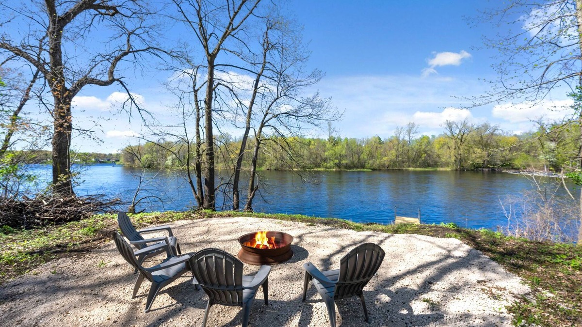 Pine City House | Lake Front on Cross Lake Trail TINY house/Kayak/Bike