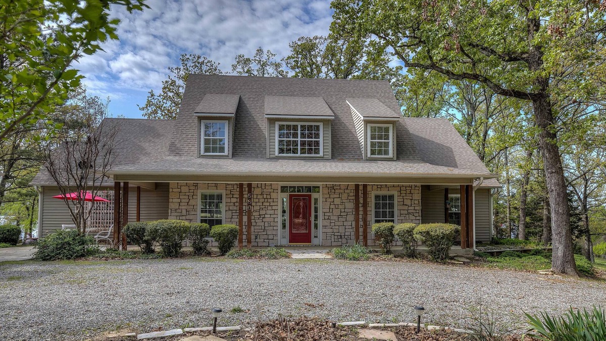 Emory House | LAKE-FRONT on LAKE FORK!!