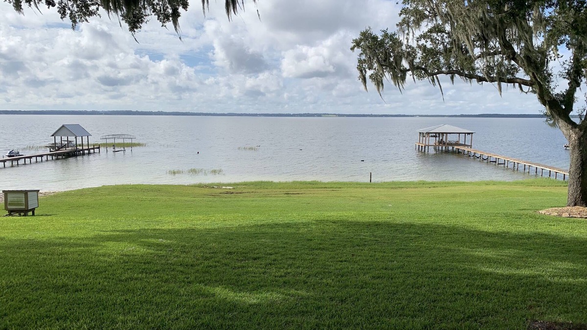 Candler House | Lake front on North shore of Lake Weir, Florida (it is NOT a duplex/2 entries)