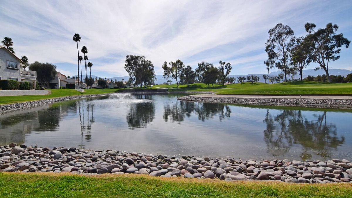 Palm Desert Condo | Lake Front On The Golf Course ! No taxes for stay of 28 nights or longer.