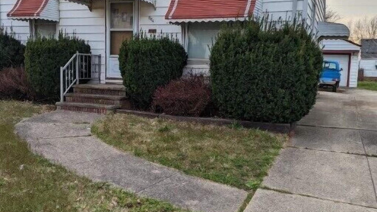 Euclid House | Lake front park near by -15 minutes east of downtown Cleveland