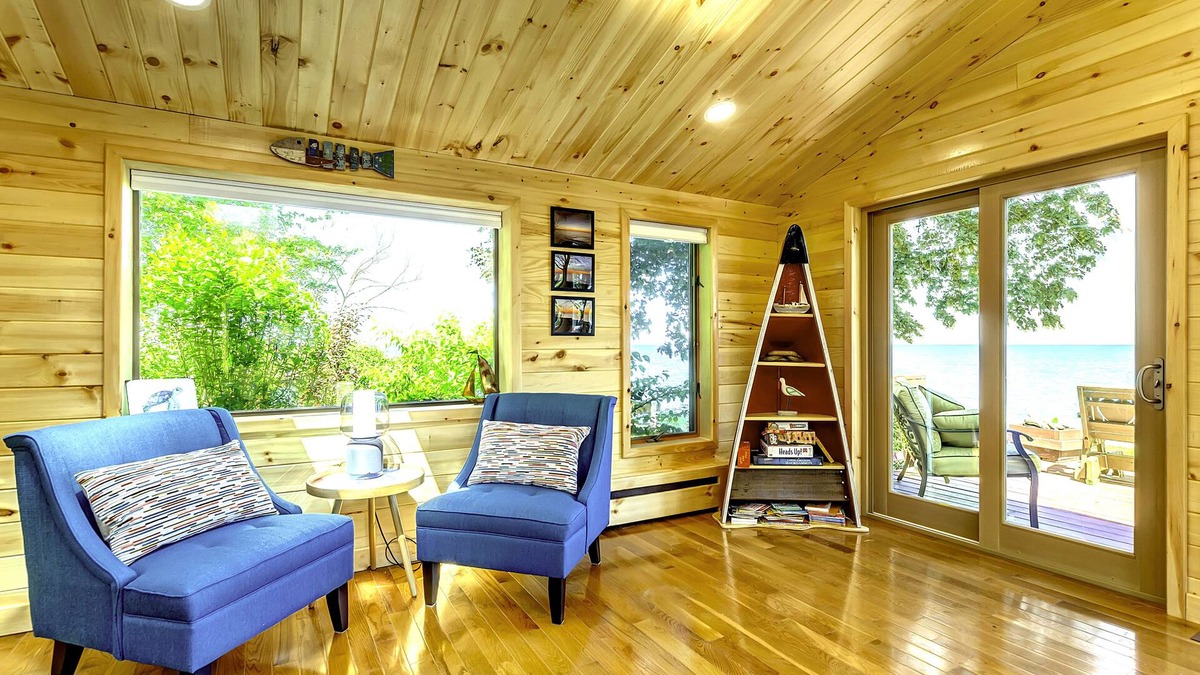 Youngstown House | Lake Front Private Retreat near Niagara Falls with 5 bedrooms,3.5 bathrooms