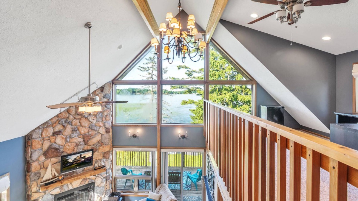 Battle Creek House | Lake Front property on Fine Lake! Amazing Views!! Pet Friendly