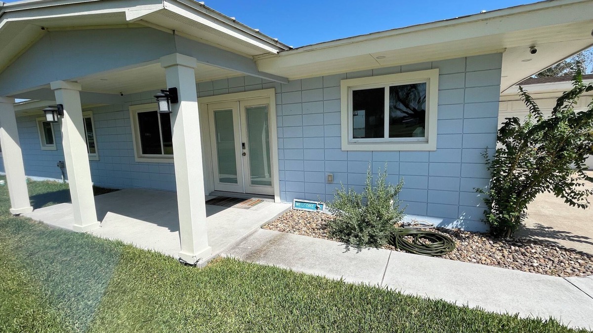 Mathis House | Lake front property- livin' the "simple life" Vida Sencilla