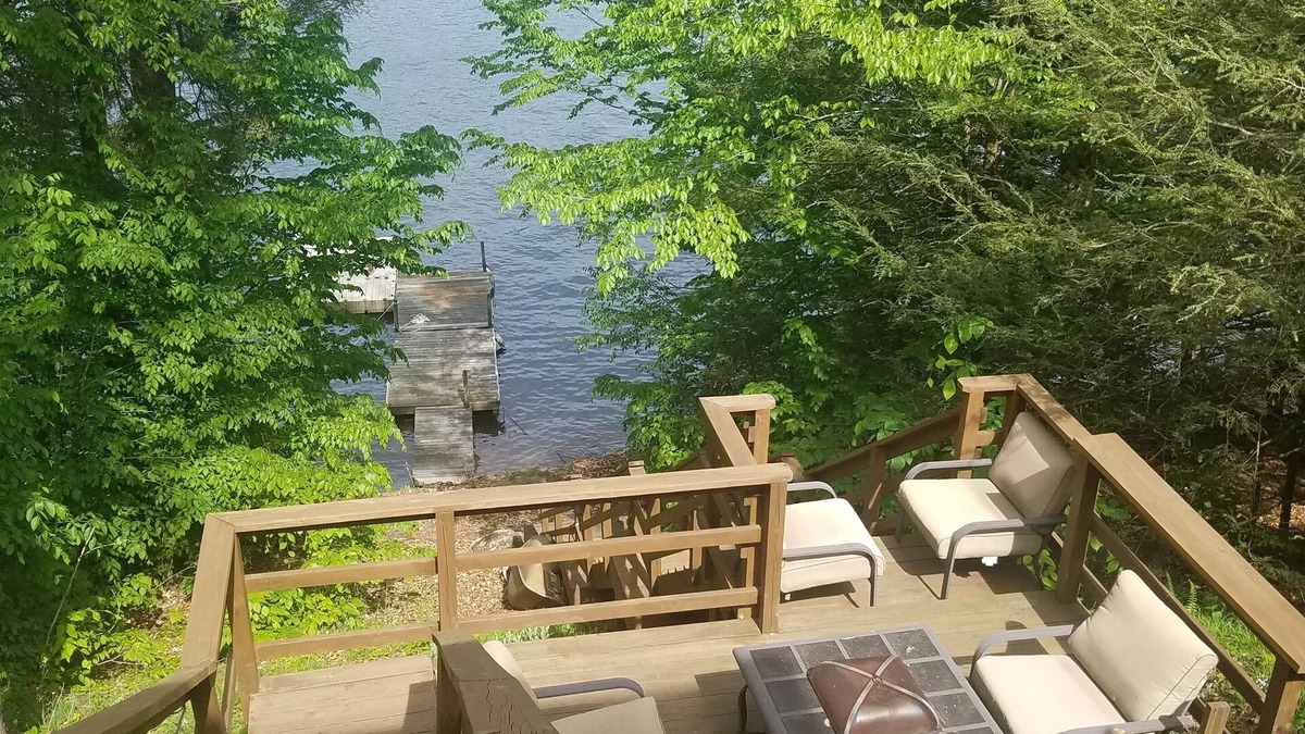 Greentown House | Lake front property with one dock space for boat/jet ski on Lake Wallenpaupack.