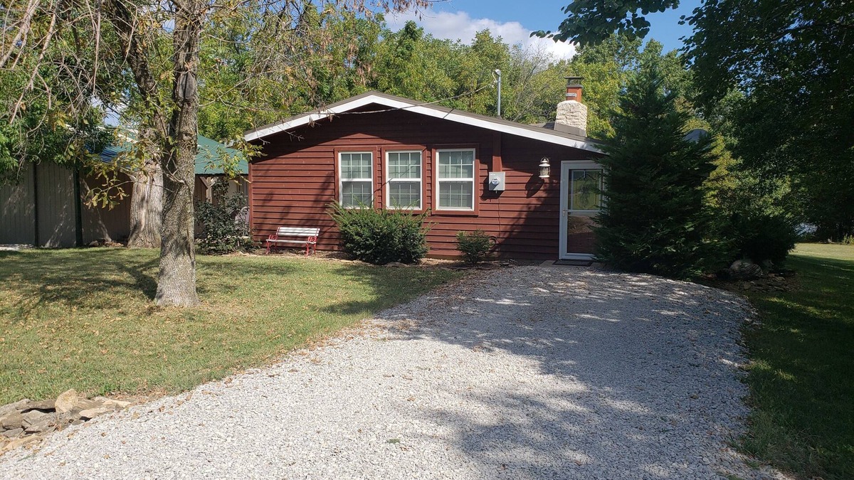 Vassar House | Lake Front Relaxation at Pomona Lake Cabin One Hour from Kansas City and Topeka